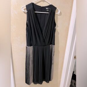 CLUB MONACO sleeveless evening dress, knee length metallic pattern
